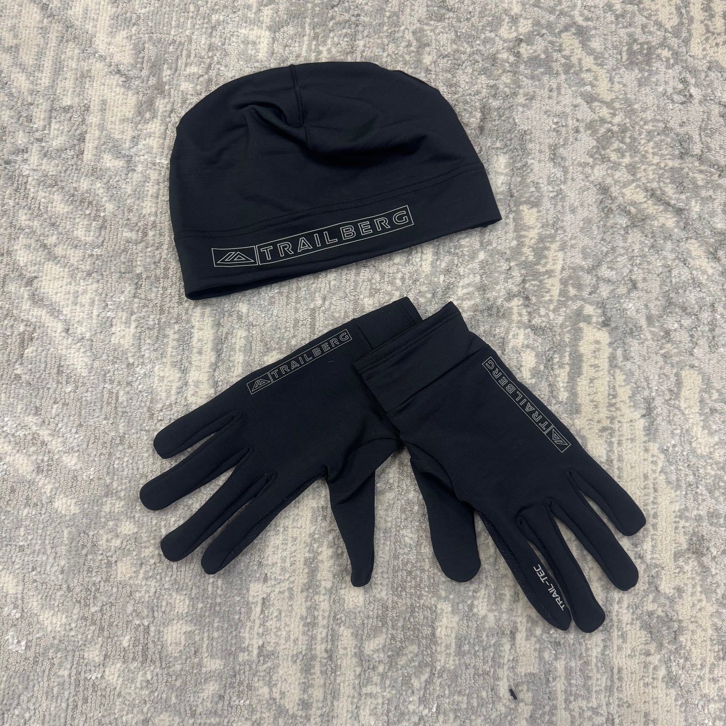 Trailberg Hat and Gloves Set Black