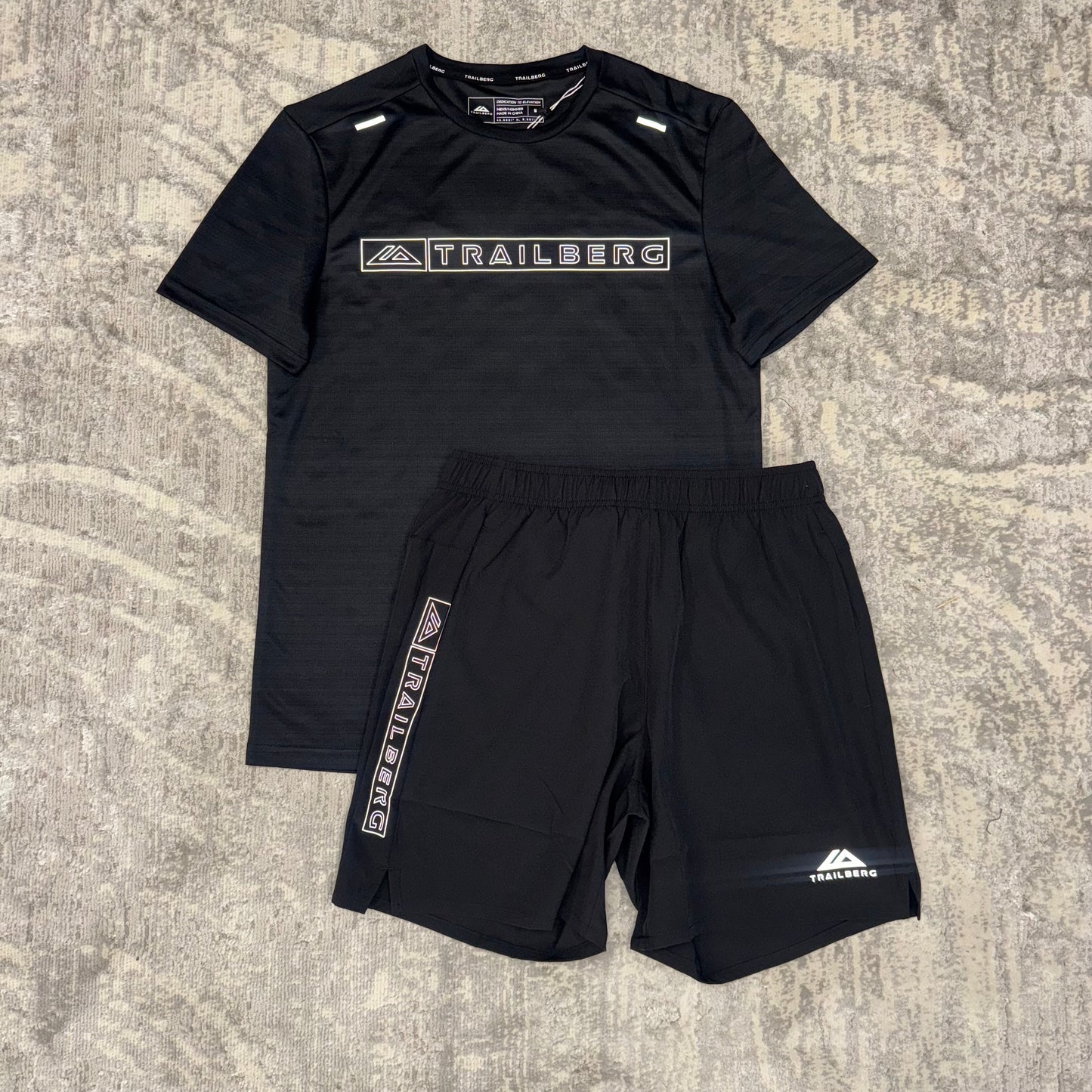 Trailberg Strip Logo Twin Set Black Out