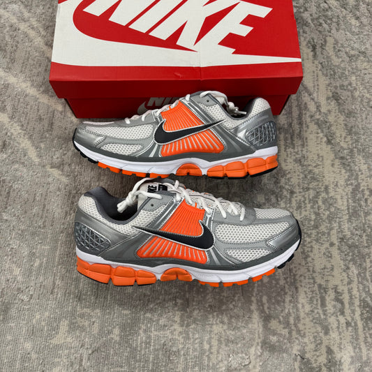Nike Zoom Vomero 5 Platinum/Orange